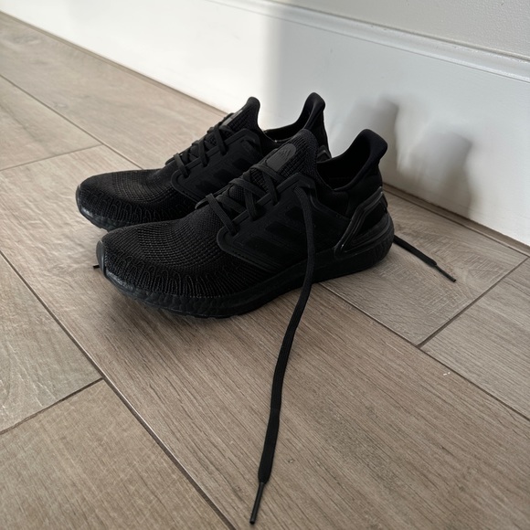 Adidas ultraboost women’s 8.5 (black/black) - excellent condition! - Picture 4 of 7